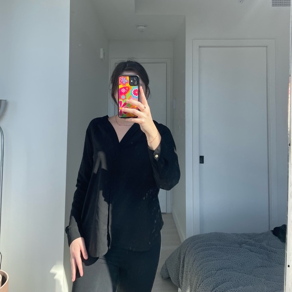 Black blouse - Picture 1 of 2
